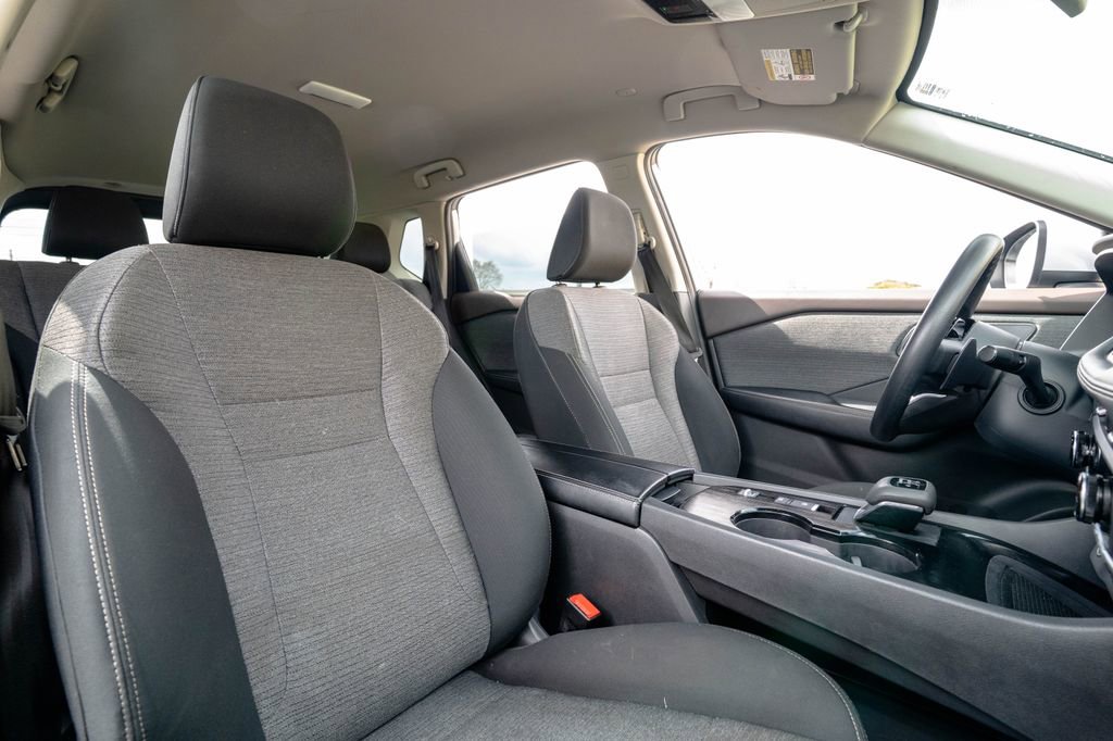 Used 2023 Nissan Rogue SV image 12