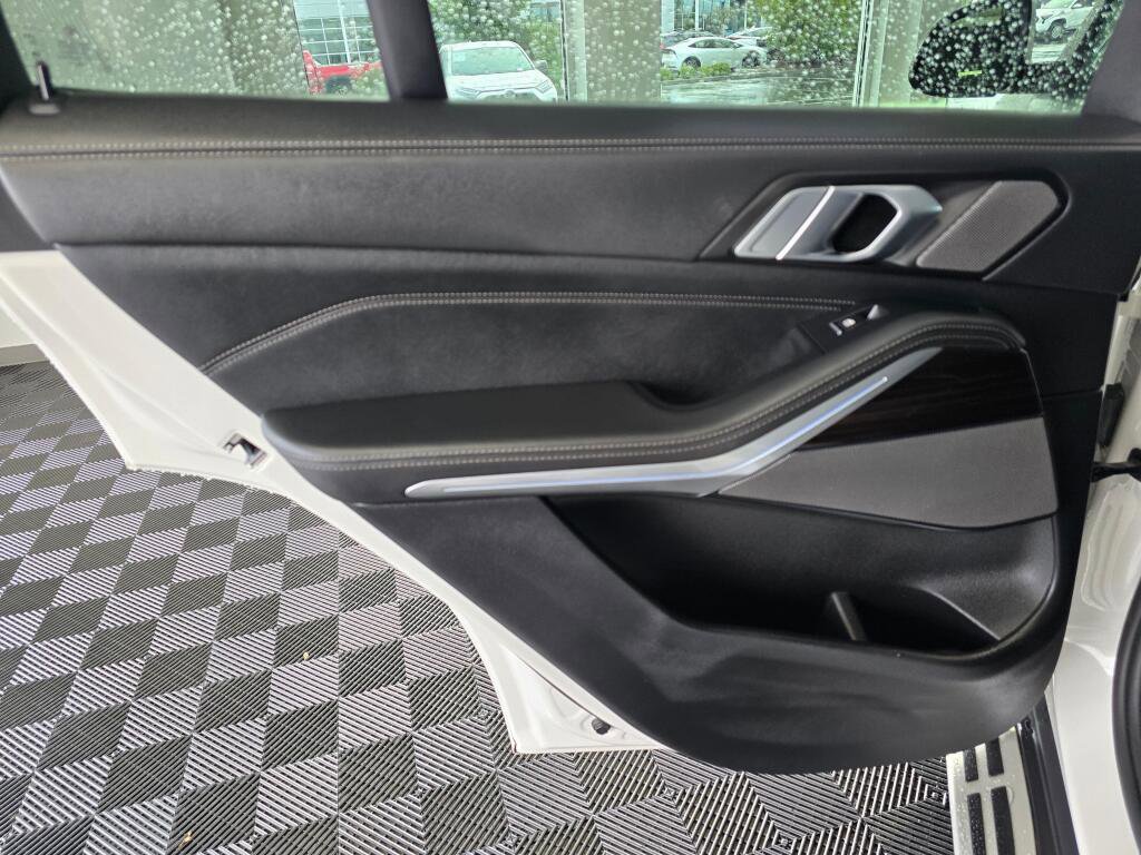 Used 2025 BMW X5 xDrive50e image 39