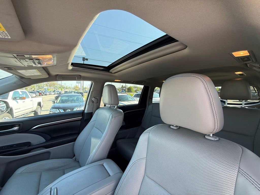 Used 2016 Toyota Highlander Limited w/ Driver Technology Package image 13