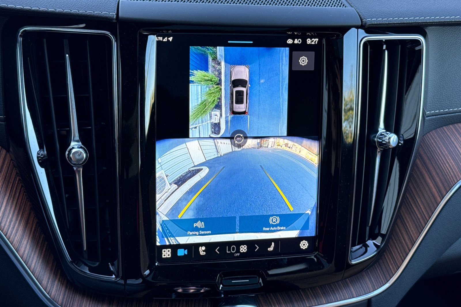 New 2025 Volvo XC60 B5 Ultra w/ Protection Package Premier image 19
