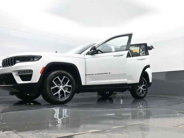 Used 2023 Jeep Grand Cherokee Limited image 35