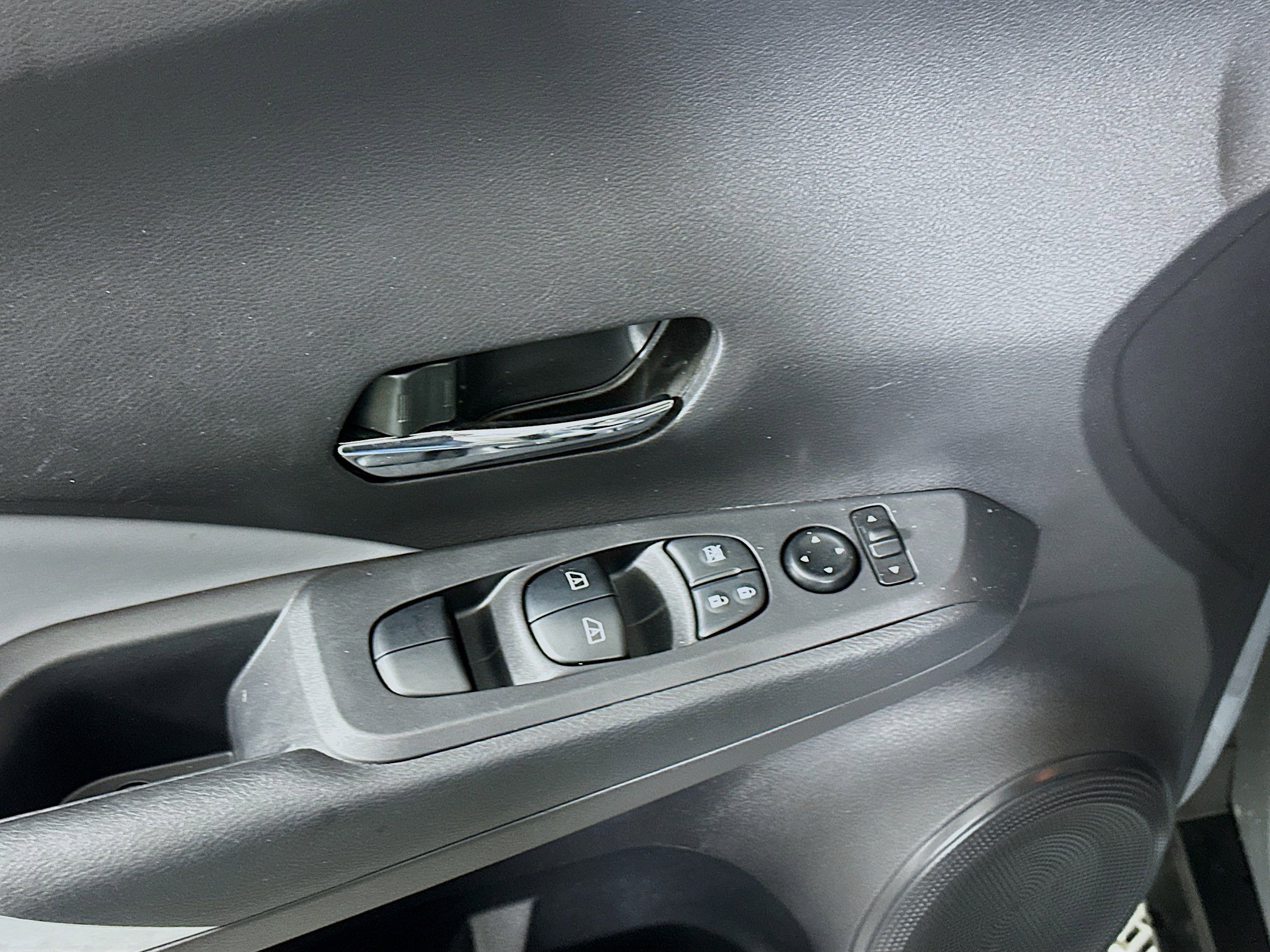 Used 2024 Nissan Kicks SR w/ SR Premium Package image 15