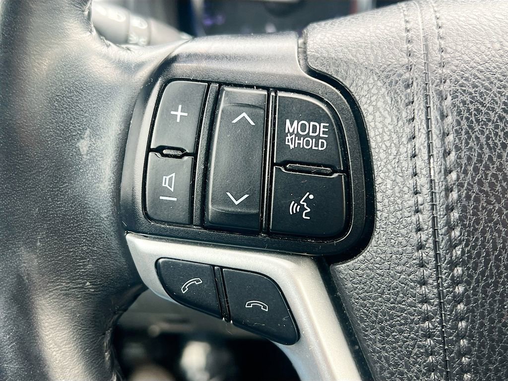Used 2019 Toyota Highlander XLE AWD/4WD image 12