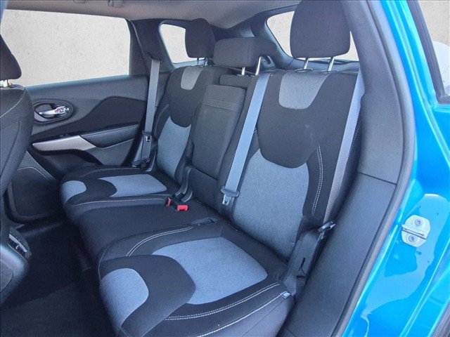 Used 2018 Jeep Cherokee Latitude w/ Altitude Package FWD image 17