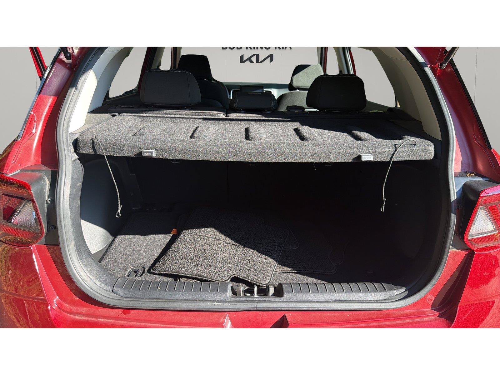 Used 2024 Hyundai Venue SEL FWD image 12