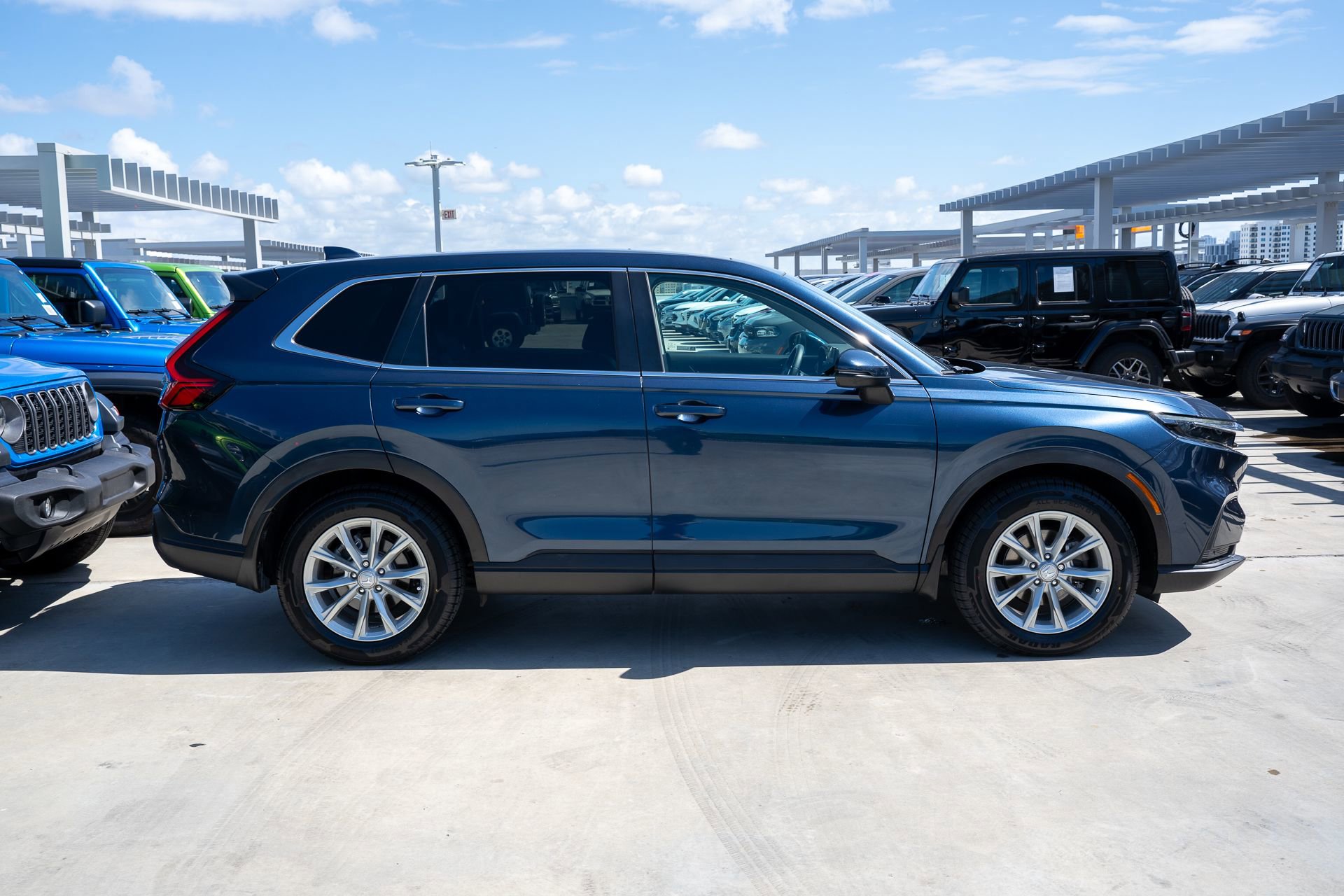 Used 2023 Honda CR-V EX-L image 4