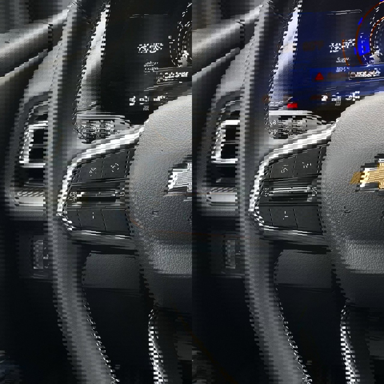 Used 2025 Chevrolet Traverse LT image 13