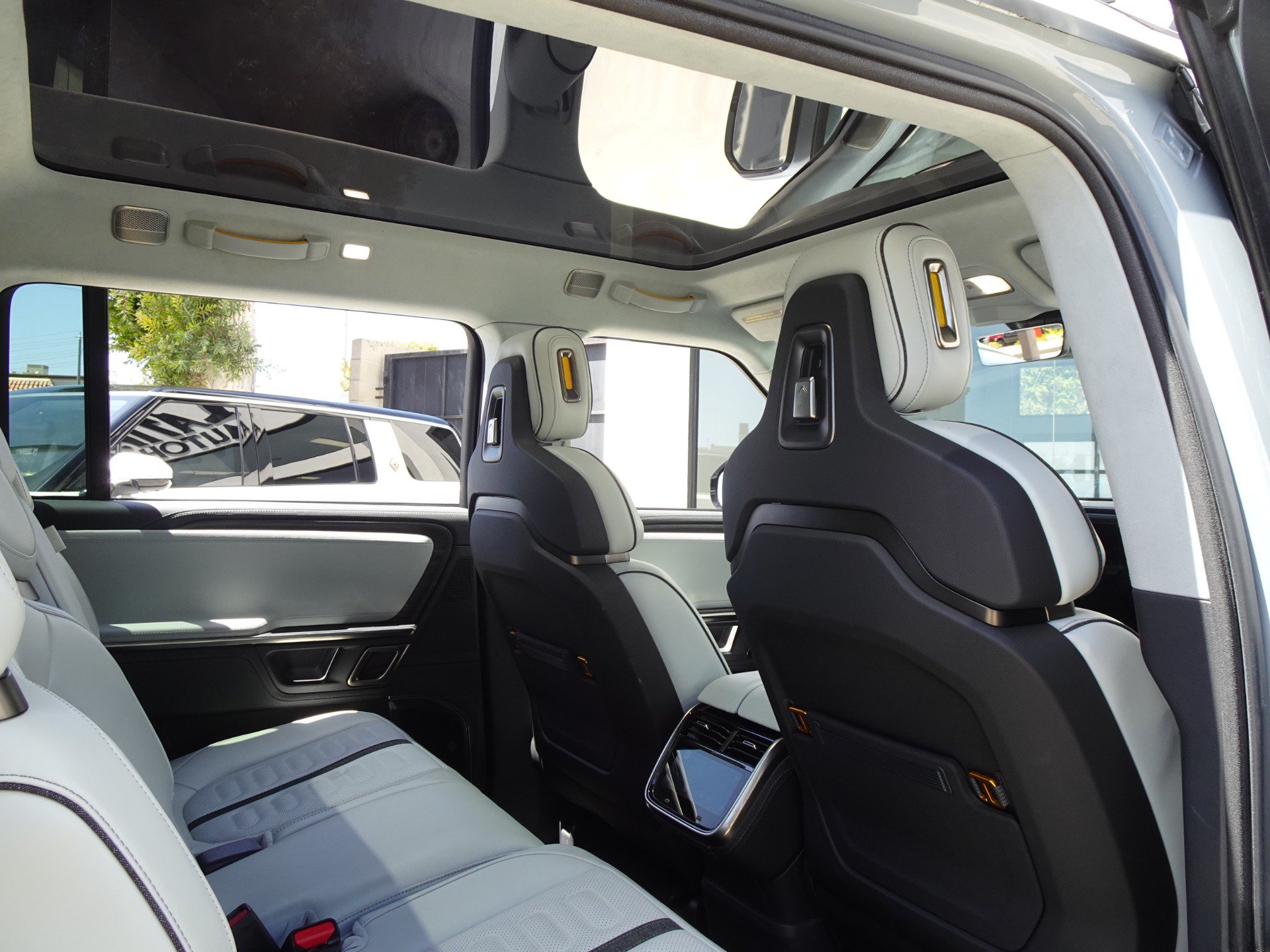 Used 2024 Rivian R1S Adventure AWD/4WD image 18