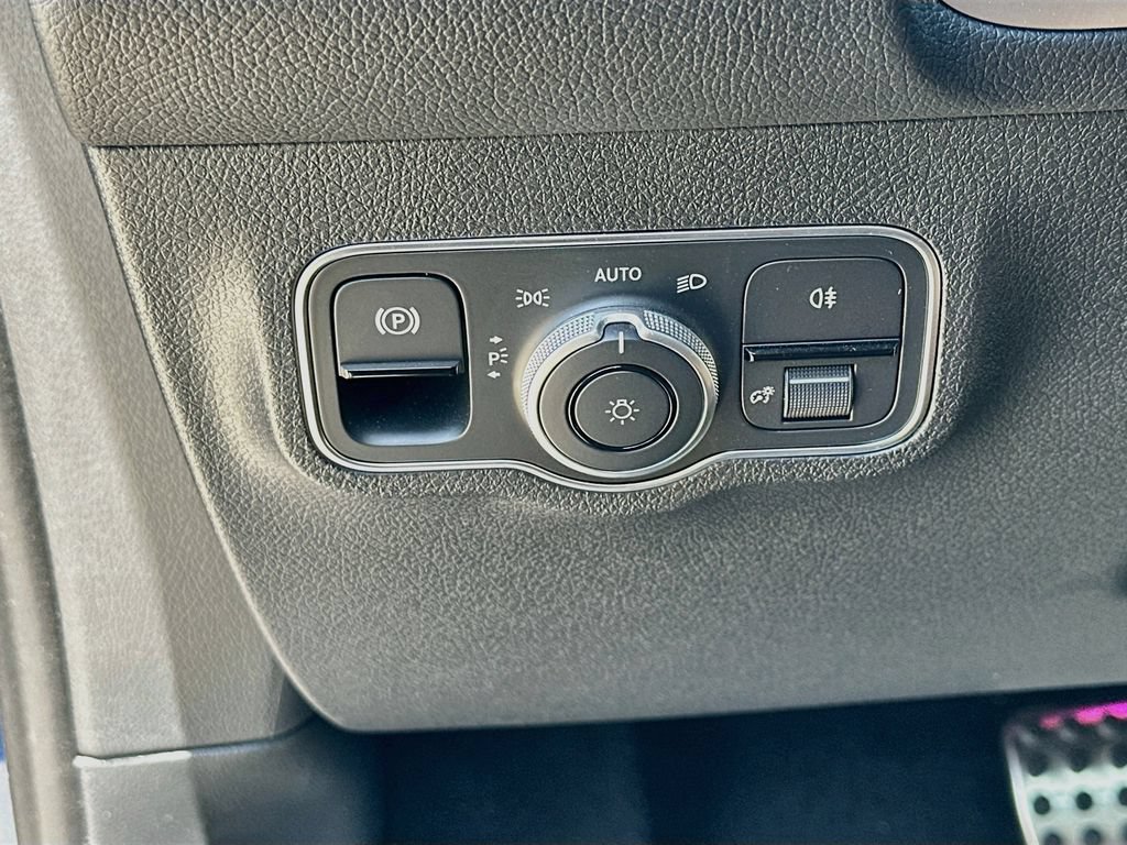 Certified 2026 Mercedes-Benz GLB 35 AMG 4MATIC image 10