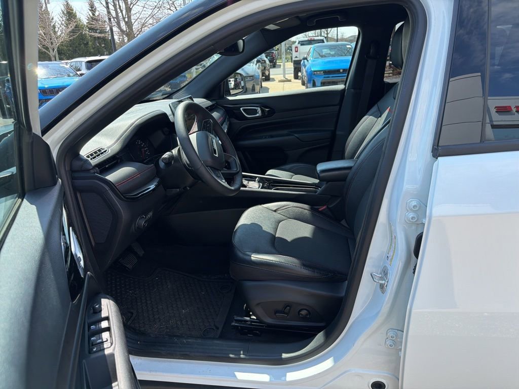 Used 2023 Jeep Compass Trailhawk w/ Trailhawk Convenience Group image 8