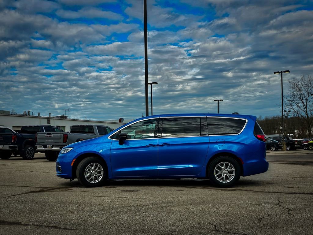 New 2026 Chrysler Pacifica Select image 7