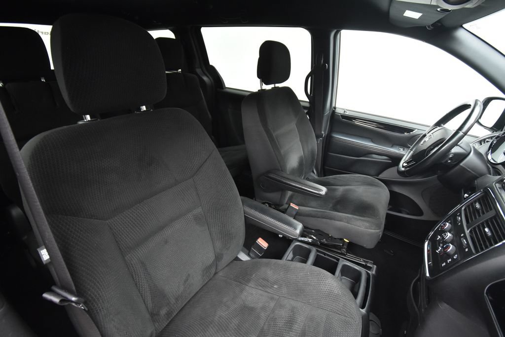 Used 2019 Dodge Grand Caravan SE FWD image 18