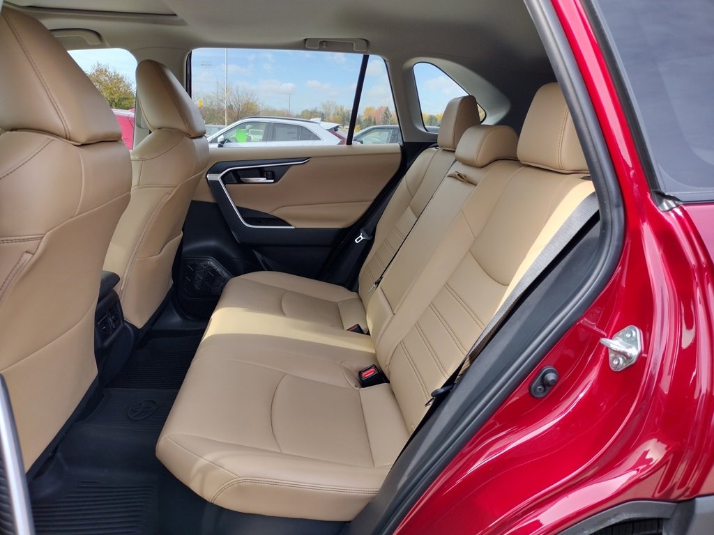 Used 2025 Toyota RAV4 XLE Premium image 8