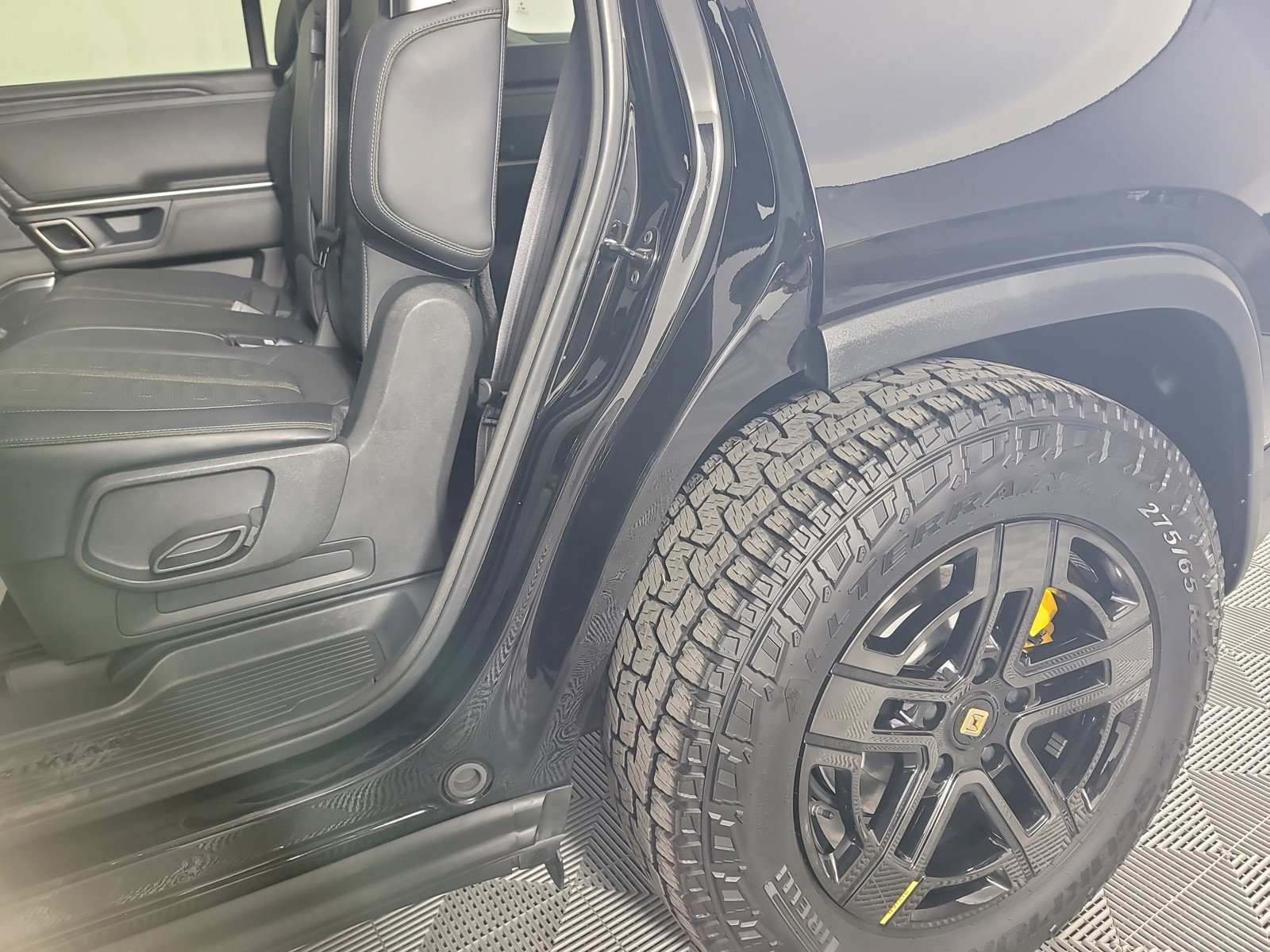 Used 2024 Rivian R1S Adventure image 35