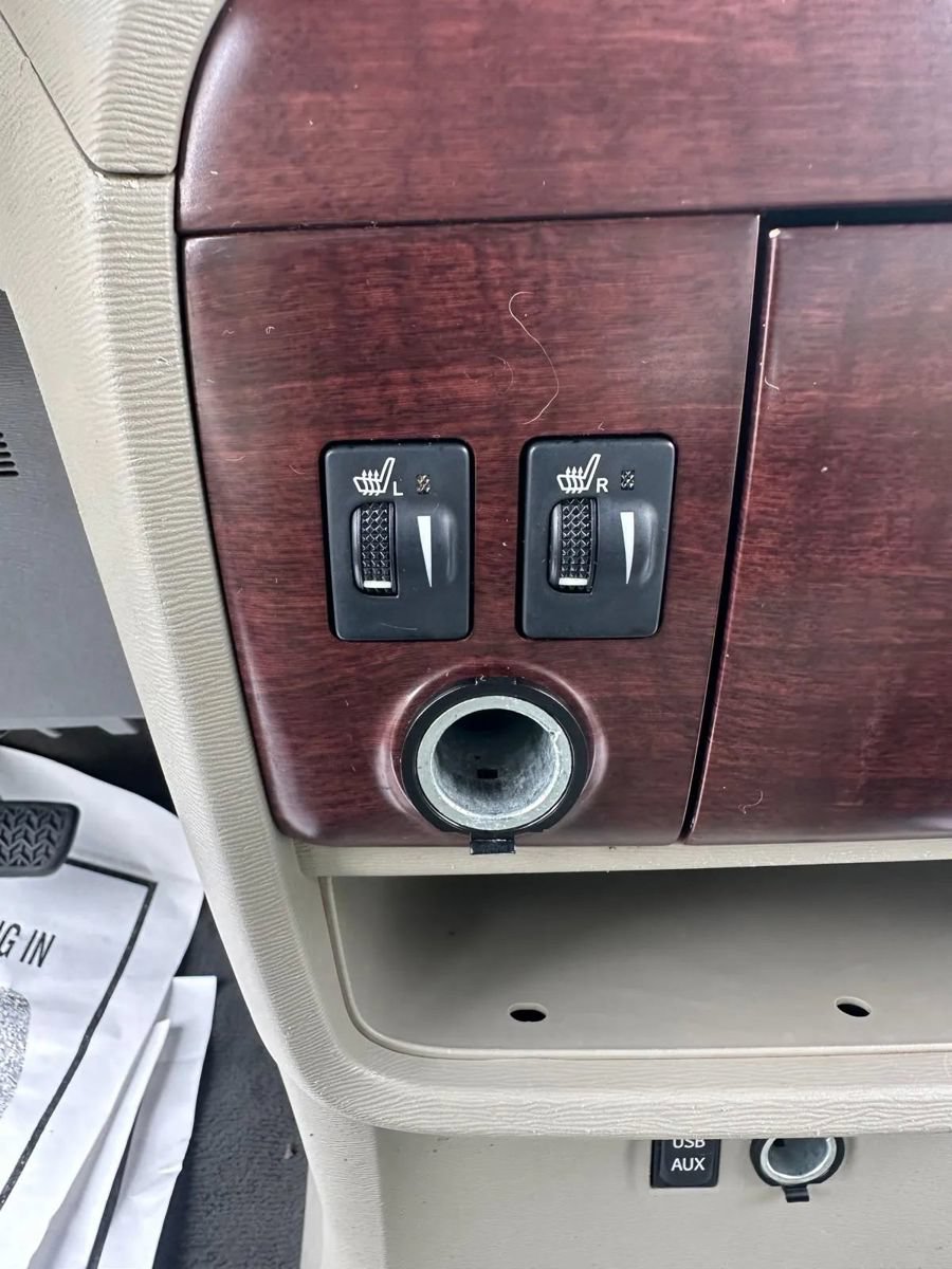 Used 2011 Toyota Sienna XLE w/ XLE Navigation Pkg FWD image 4
