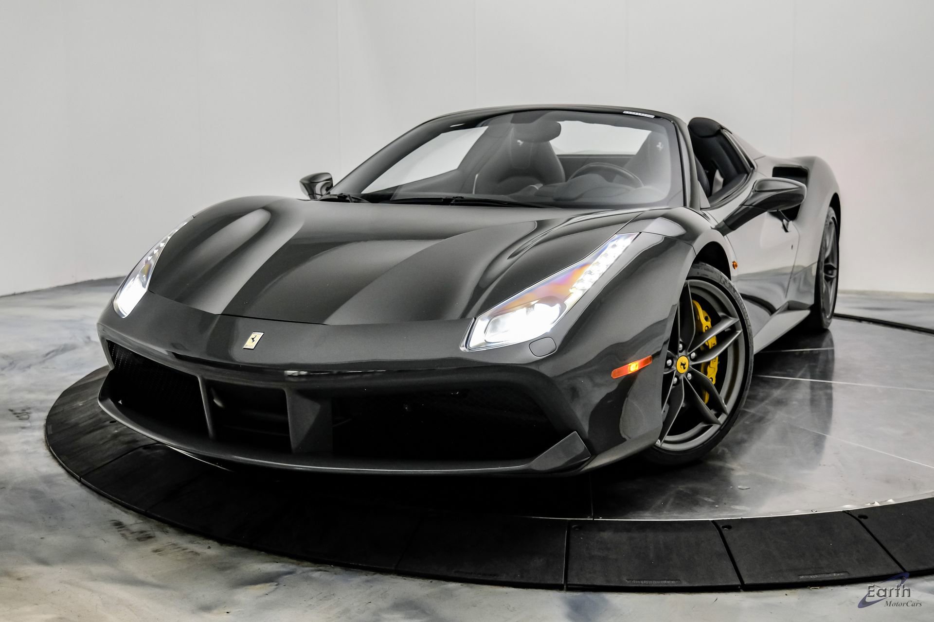 Used 2018 Ferrari 488 Spider RWD image 5