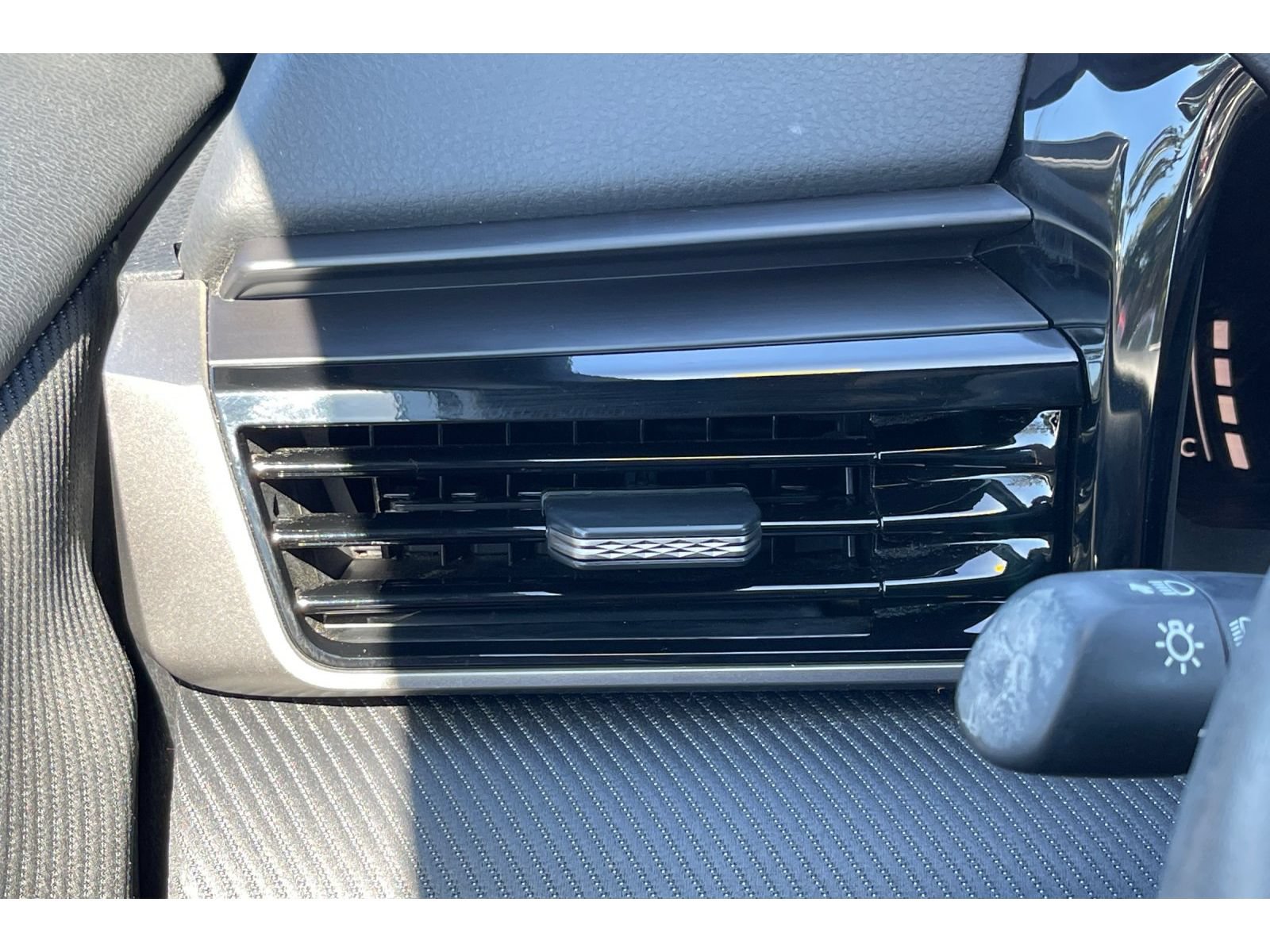 Used 2025 Toyota Camry SE w/ Multimedia Upgrade Package FWD image 29