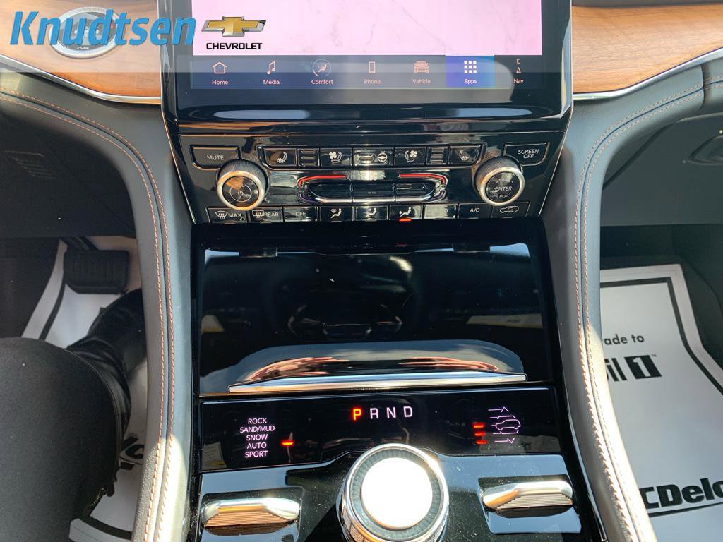 Used 2025 Jeep Grand Cherokee Summit image 24