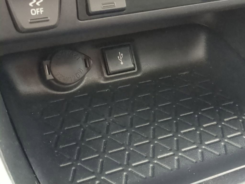 Used 2021 Toyota RAV4 XLE image 22