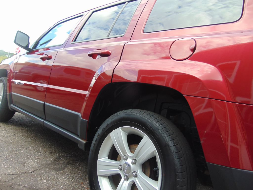 Used 2014 Jeep Patriot Latitude FWD image 15