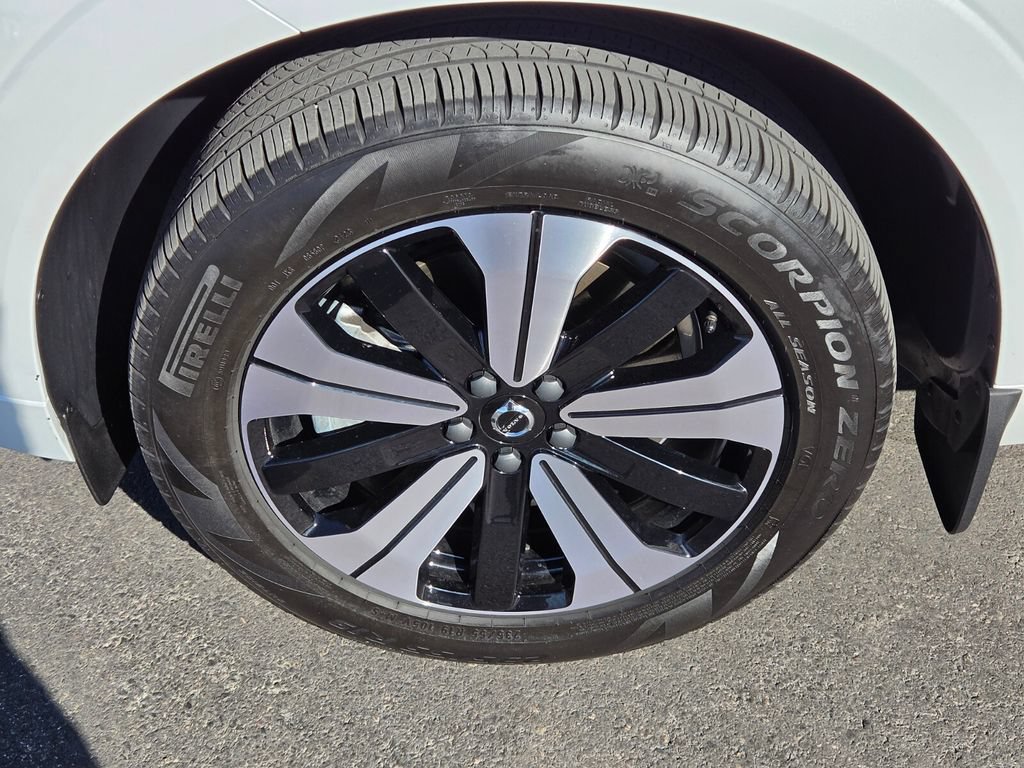 Certified 2024 Volvo XC60 T8 Core AWD/4WD image 4