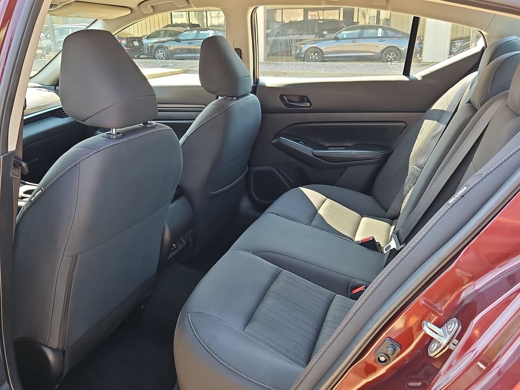 Used 2025 Nissan Altima 2.5 SV FWD image 28