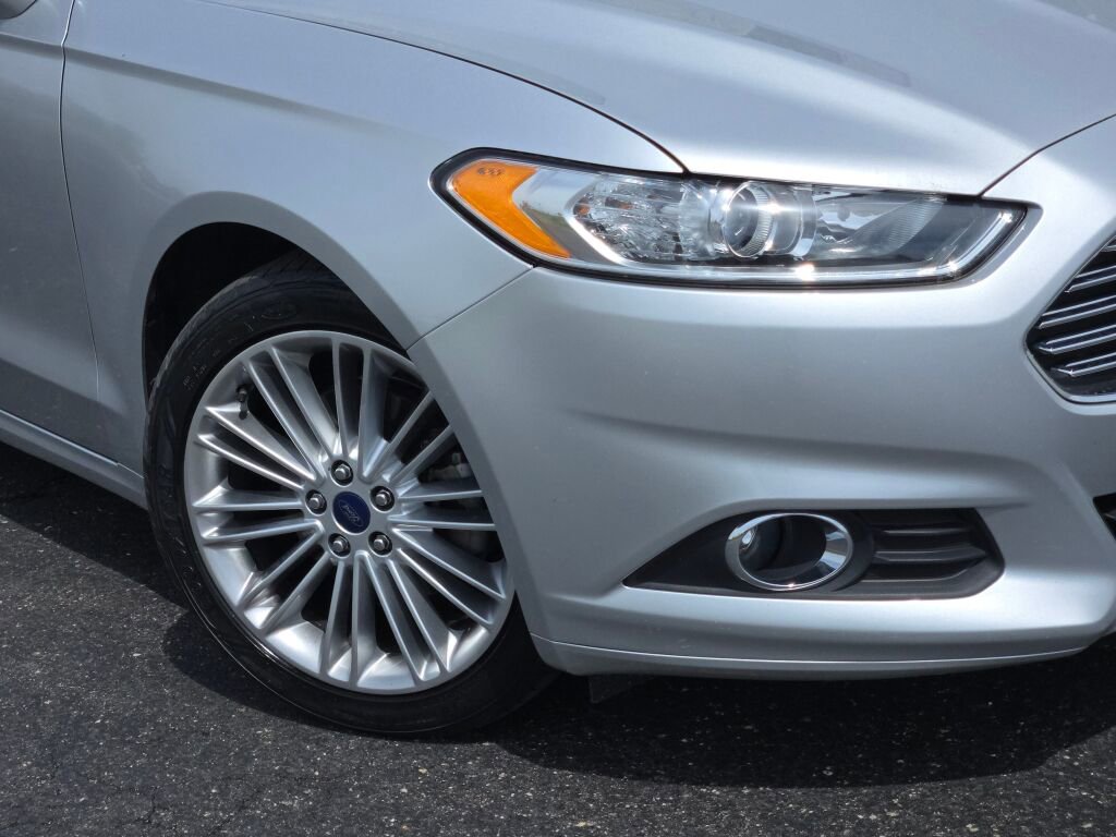 Used 2016 Ford Fusion SE w/ Equipment Group 202A AWD/4WD image 3
