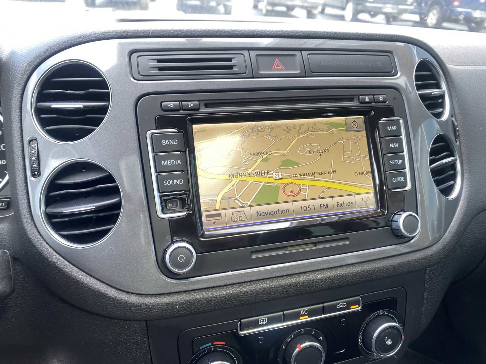 Used 2012 Volkswagen Tiguan SE image 17