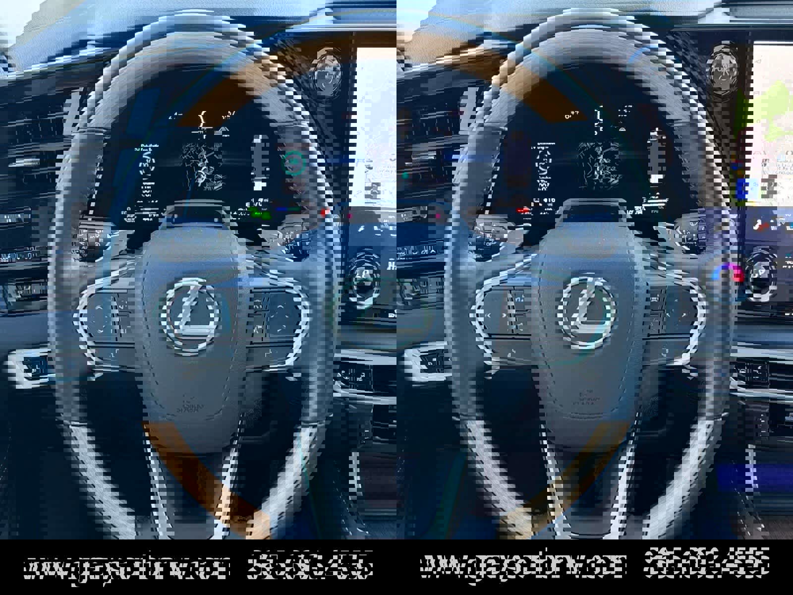 Used 2025 Lexus RX 450h Luxury w/ Convenience Package image 18