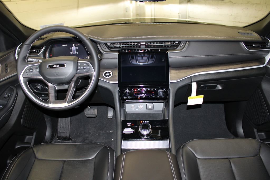 New 2025 Jeep Grand Cherokee Limited w/ Luxury Tech Group II image 9