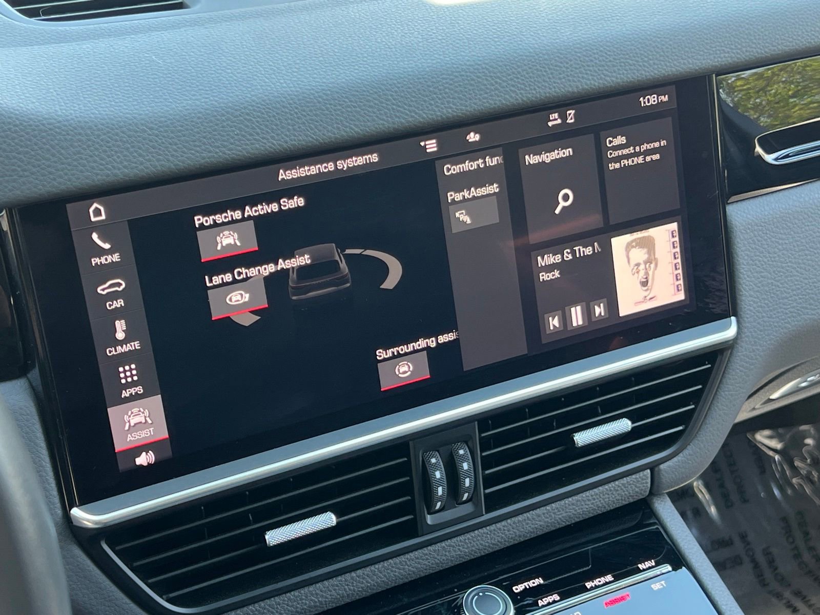 Certified 2021 Porsche Cayenne AWD/4WD image 28