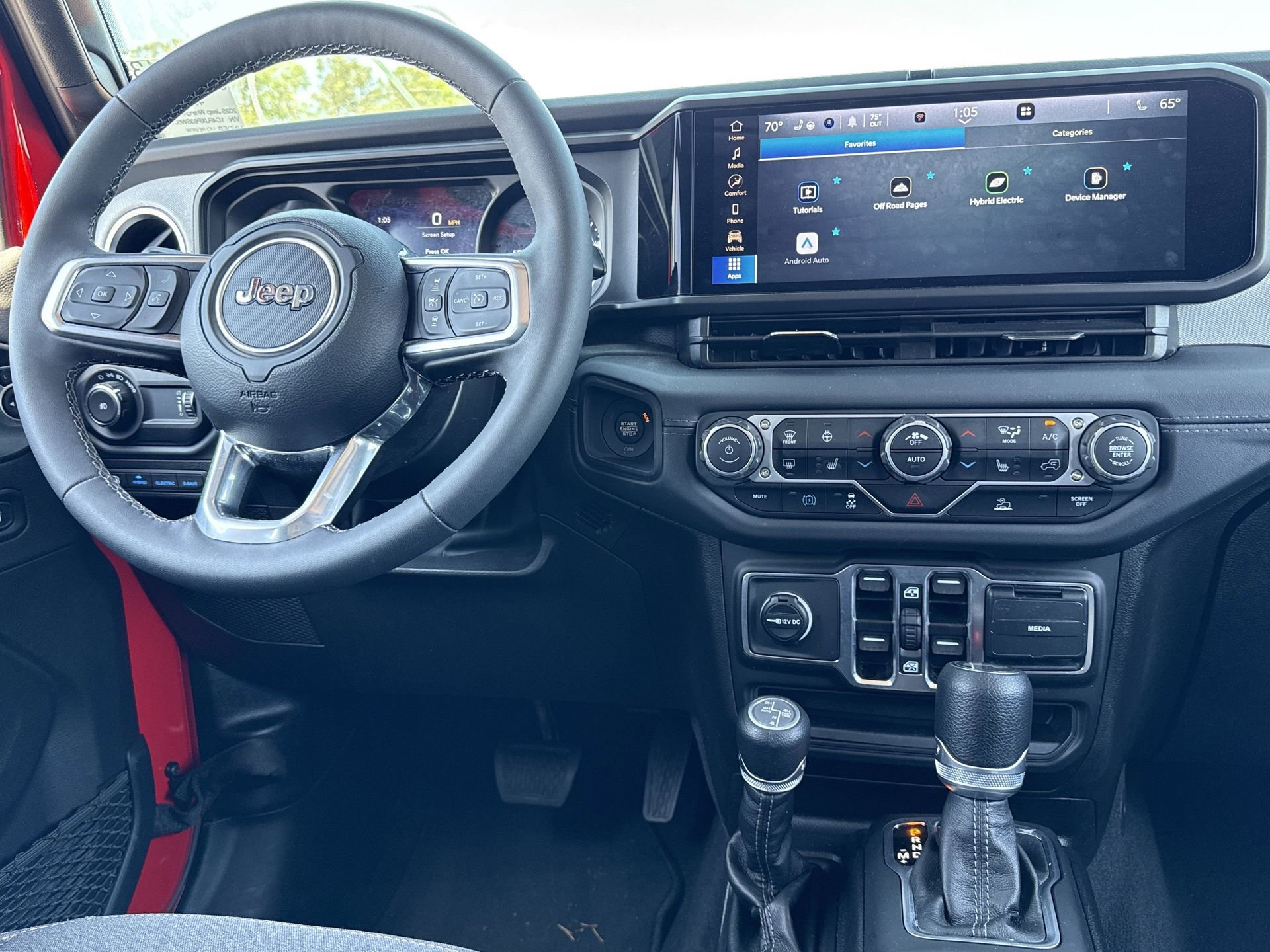 Used 2025 Jeep Wrangler Unlimited Sahara AWD/4WD image 3