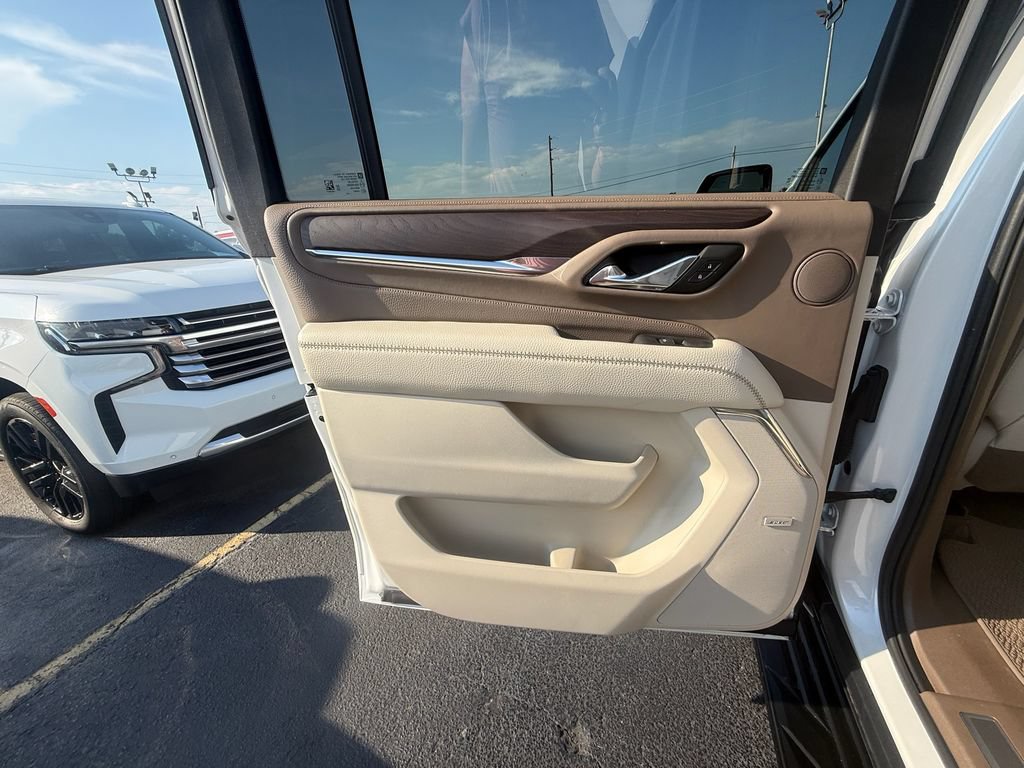 Used 2023 GMC Yukon XL Denali AWD/4WD image 18