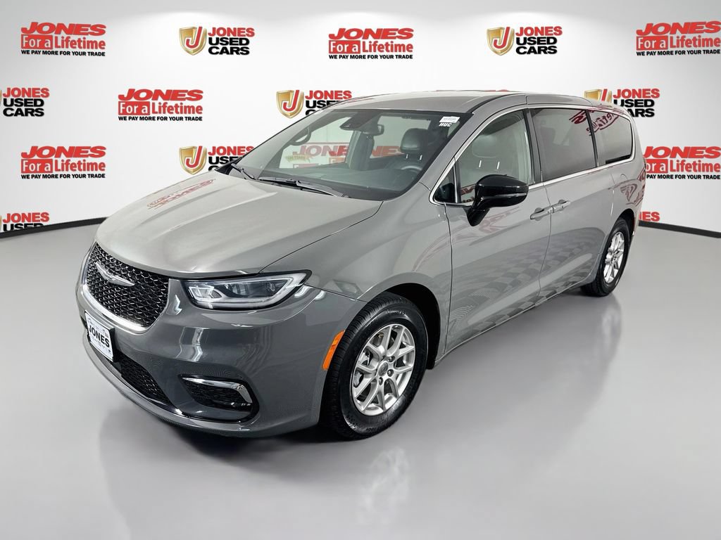 Used 2025 Chrysler Pacifica Select FWD image 14