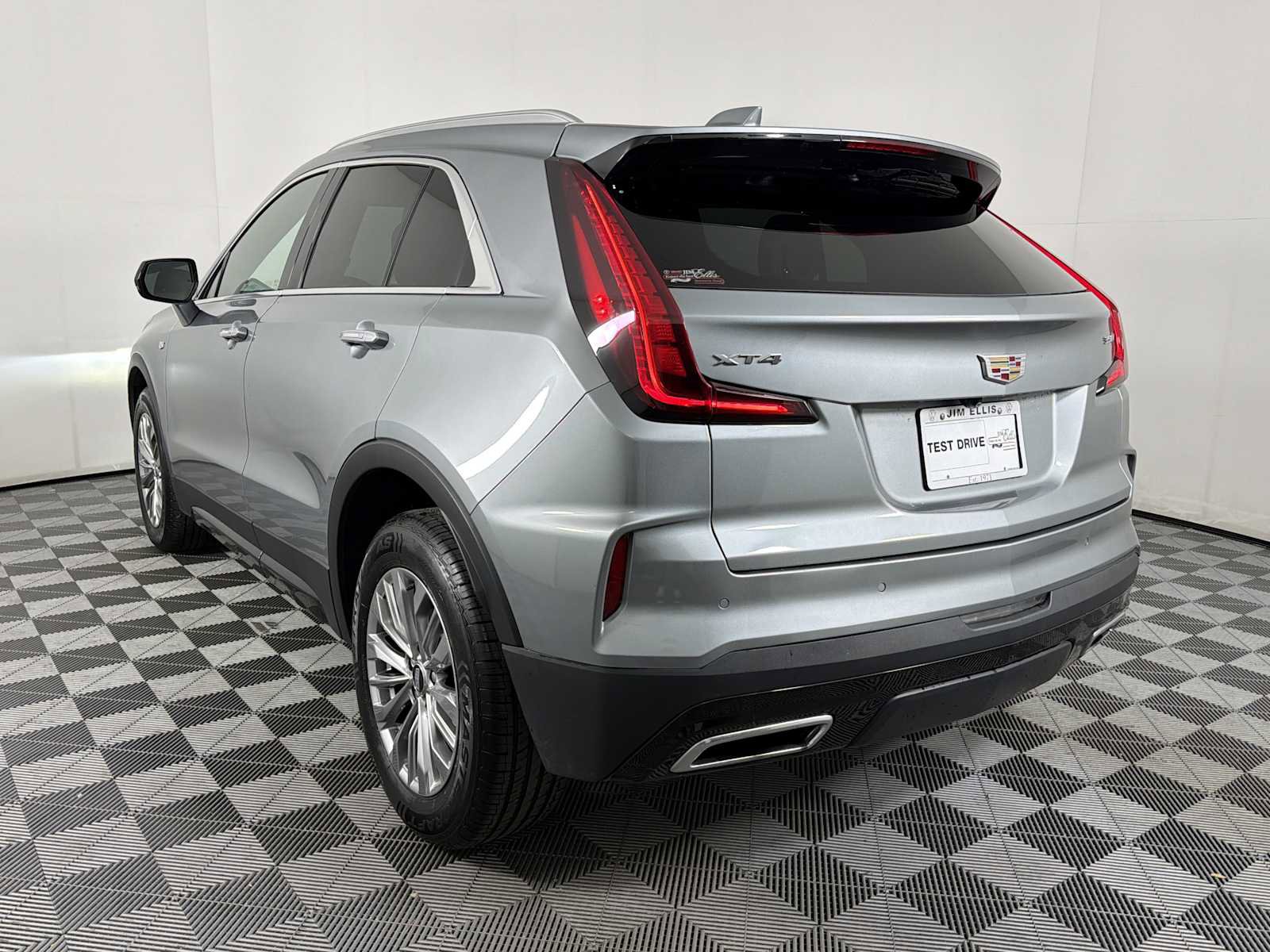 Used 2024 Cadillac XT4 Premium Luxury image 4