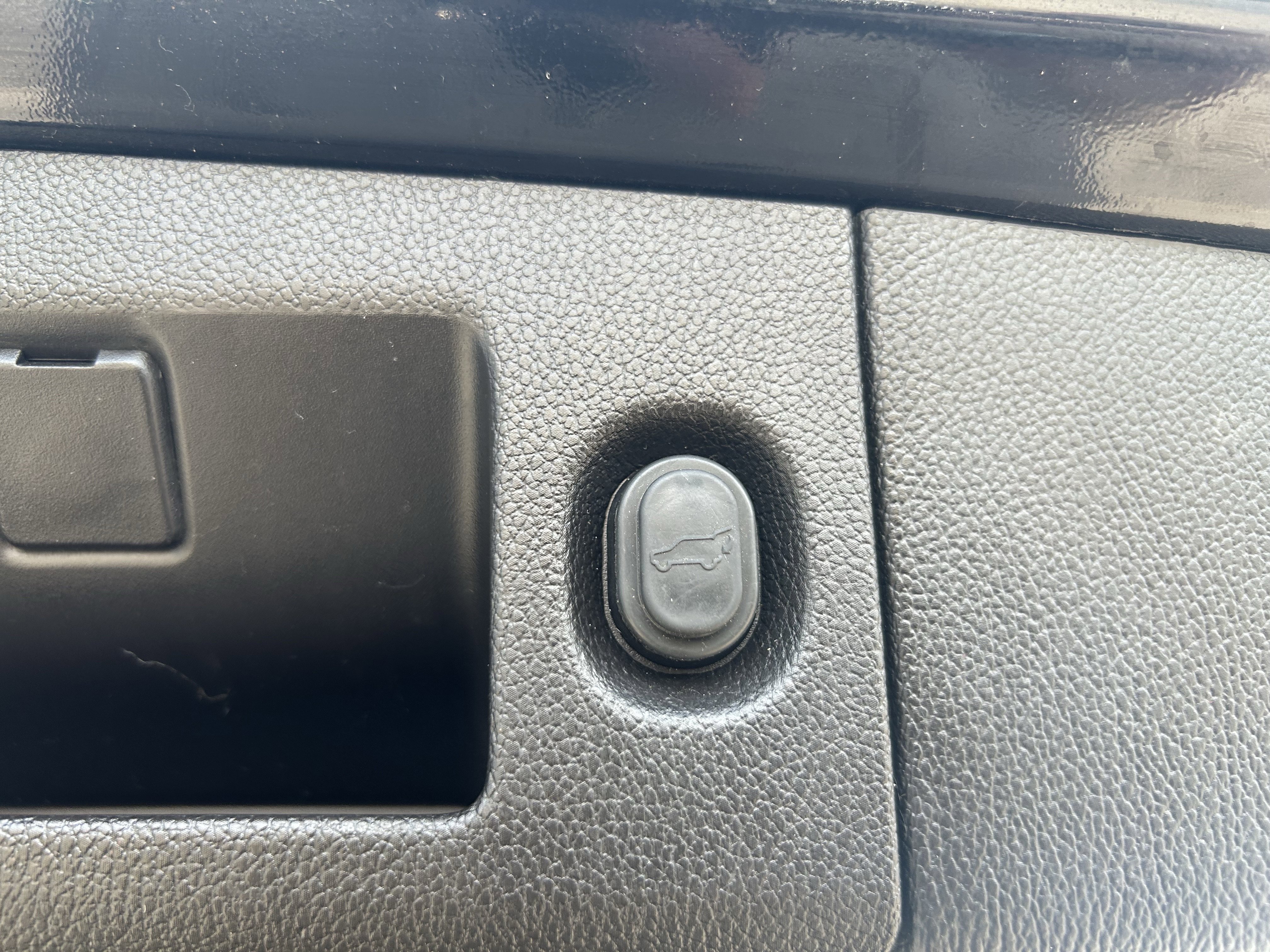 Used 2017 Chevrolet Suburban LT image 29