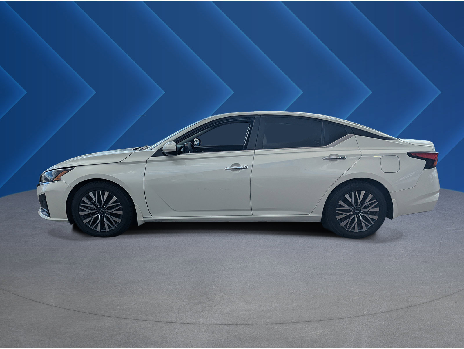 Used 2023 Nissan Altima 2.5 SV w/ SV Premium Package FWD image 6