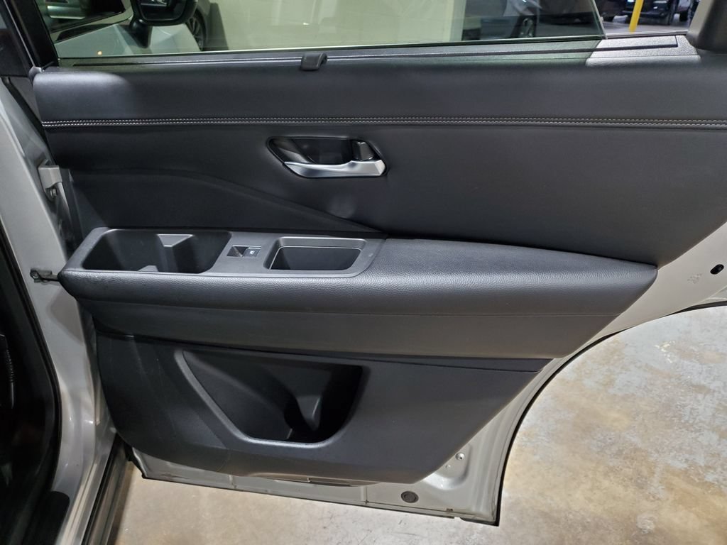 Used 2022 Nissan Pathfinder Platinum w/ Cargo Package FWD image 24