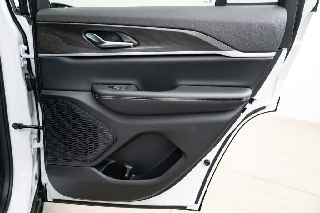 New 2026 Jeep Grand Cherokee Altitude AWD/4WD image 30
