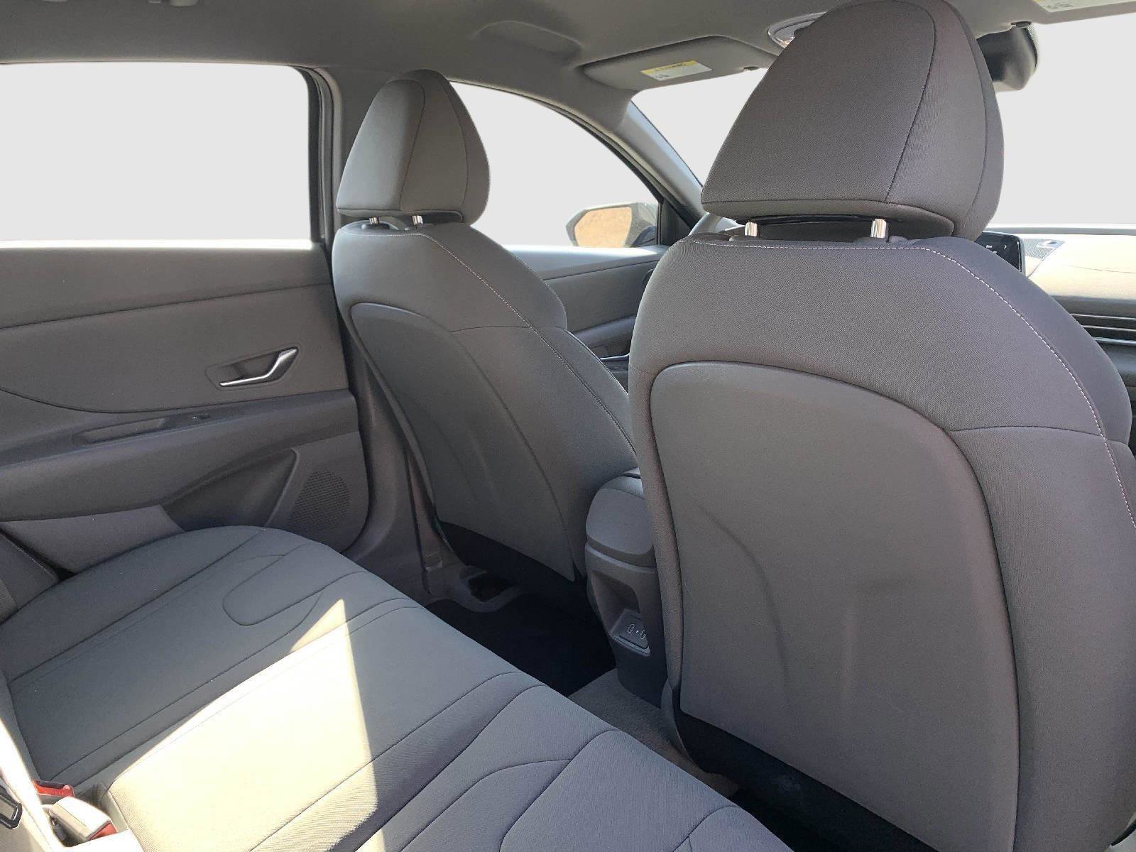 Used 2024 Hyundai Elantra SEL image 39