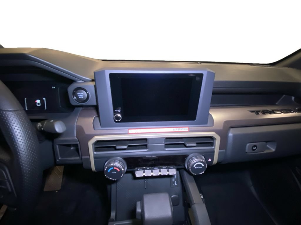 Certified 2025 Toyota Tacoma SR5 AWD/4WD image 10