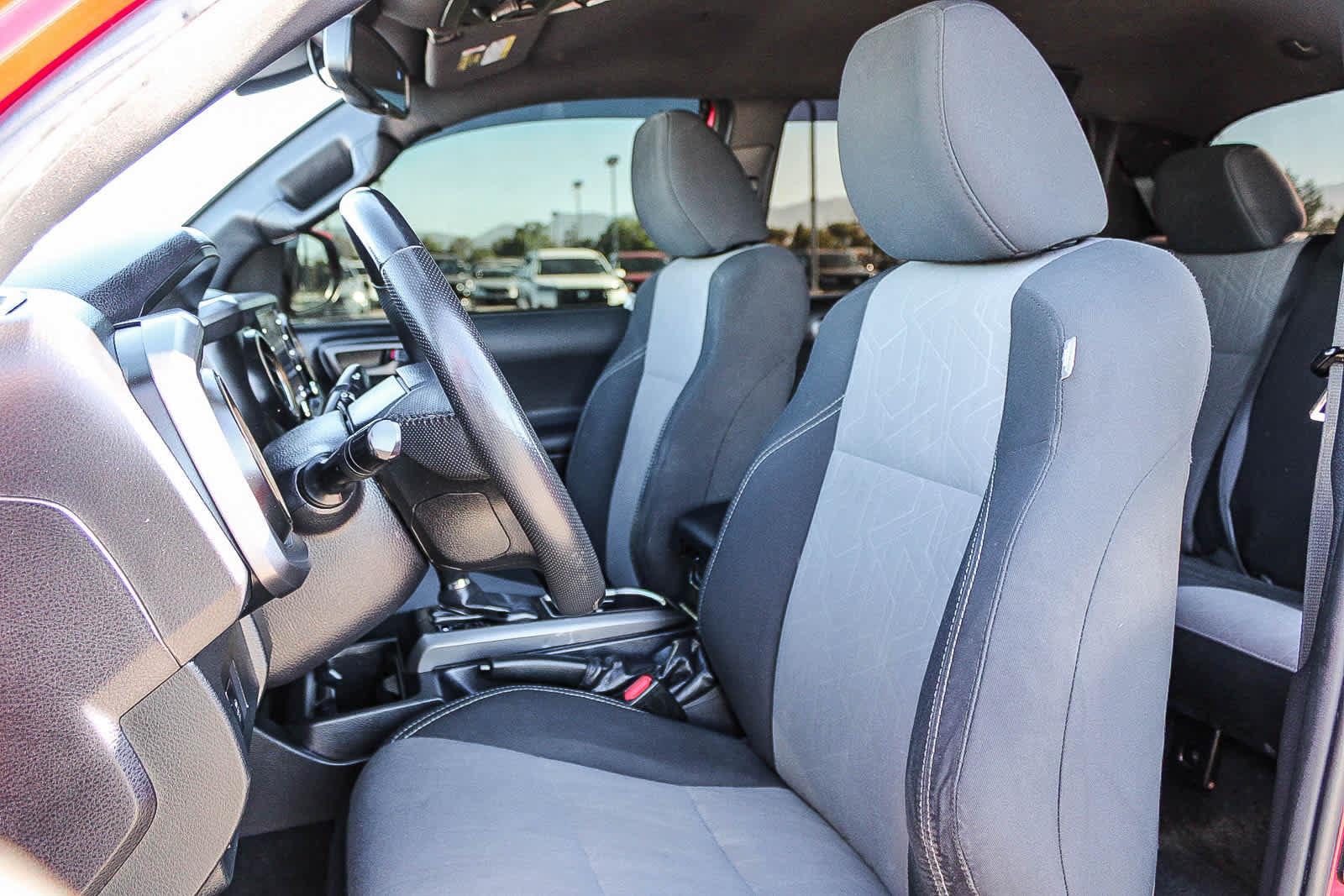 Used 2020 Toyota Tacoma TRD Off-Road w/ Technology Package AWD/4WD image 17