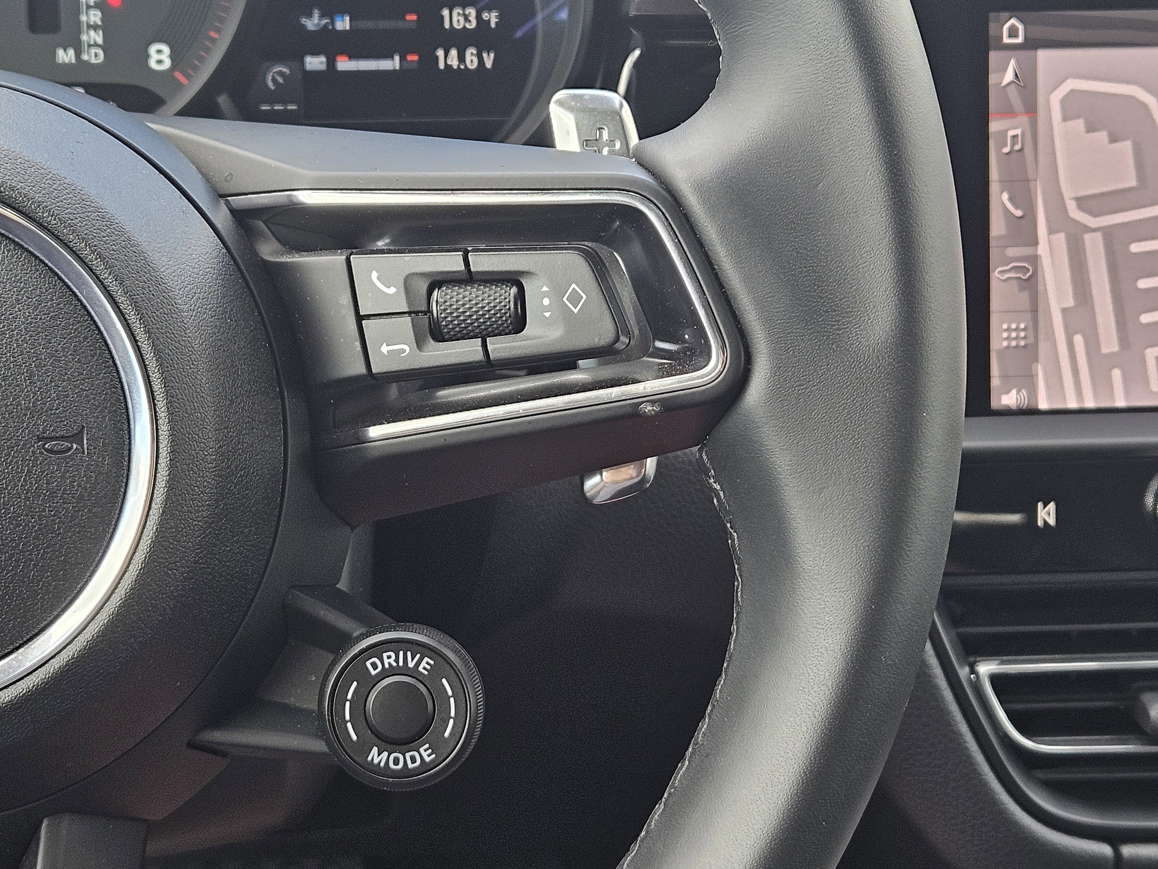 Certified 2025 Porsche Macan image 27