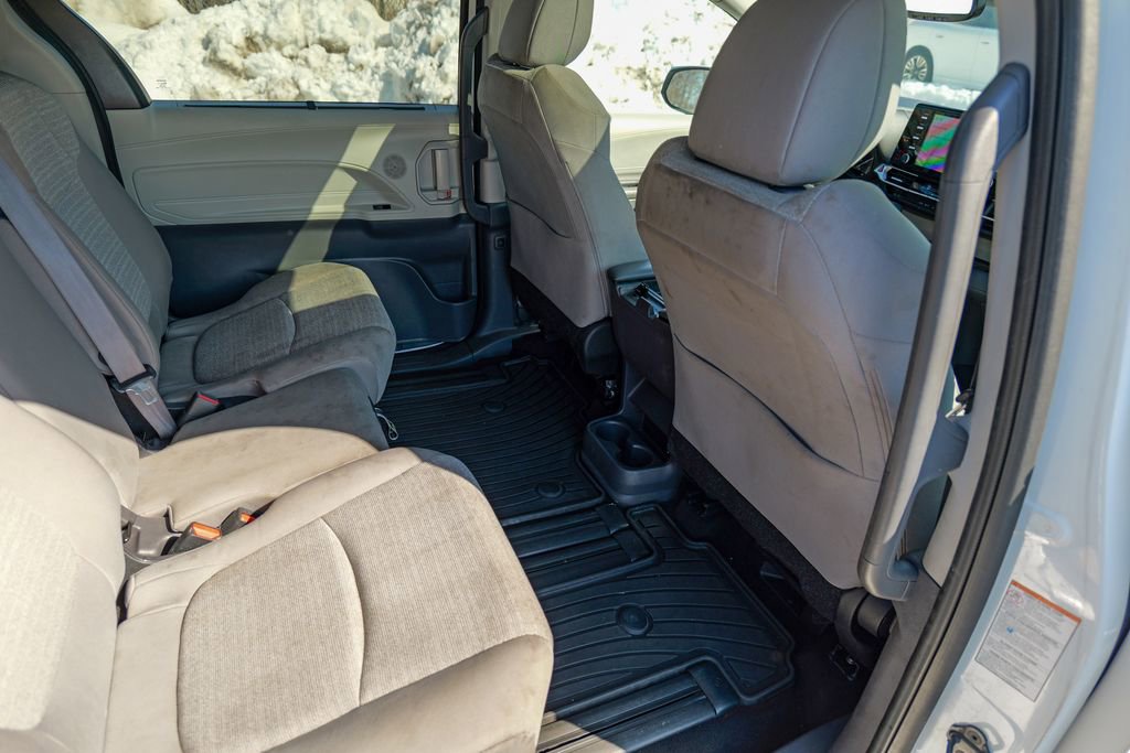 Used 2022 Toyota Sienna LE w/ LE Plus Package image 27