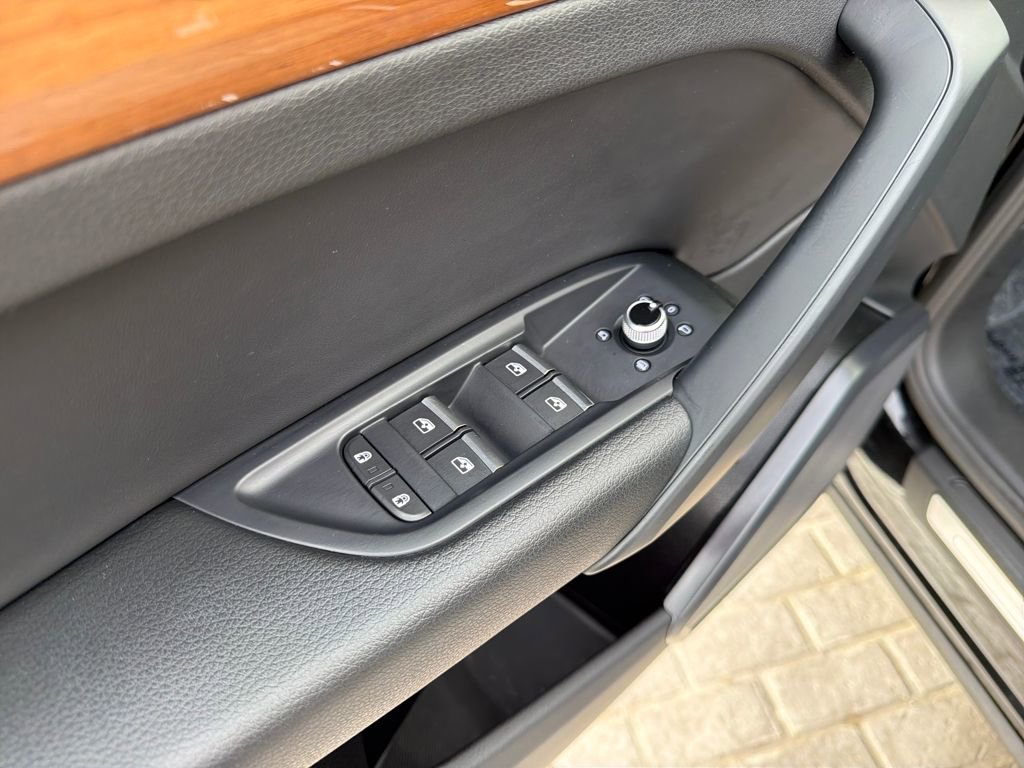 Used 2023 Audi Q5 2.0T Premium w/ Convenience Package image 40