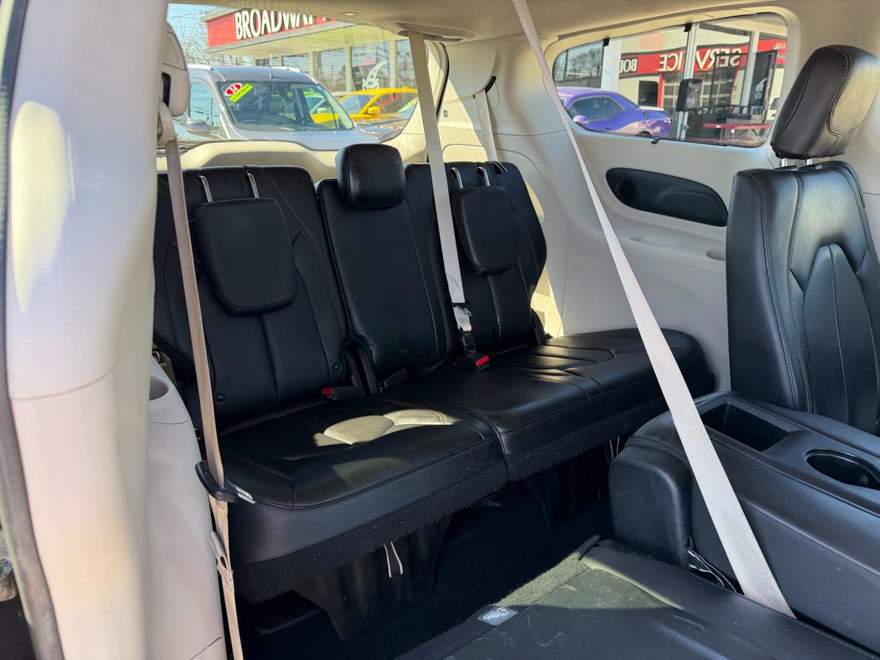 Used 2018 Chrysler Pacifica Touring-L w/ Advanced Safetytec Group image 11