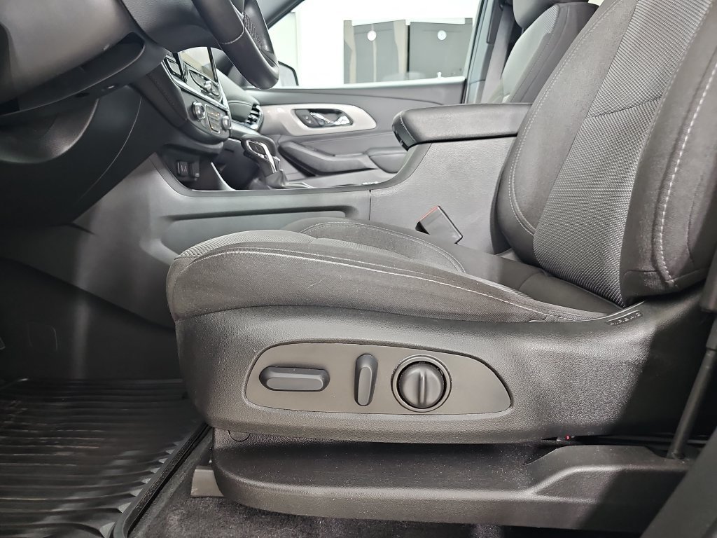 Used 2023 Chevrolet Traverse LT FWD image 35