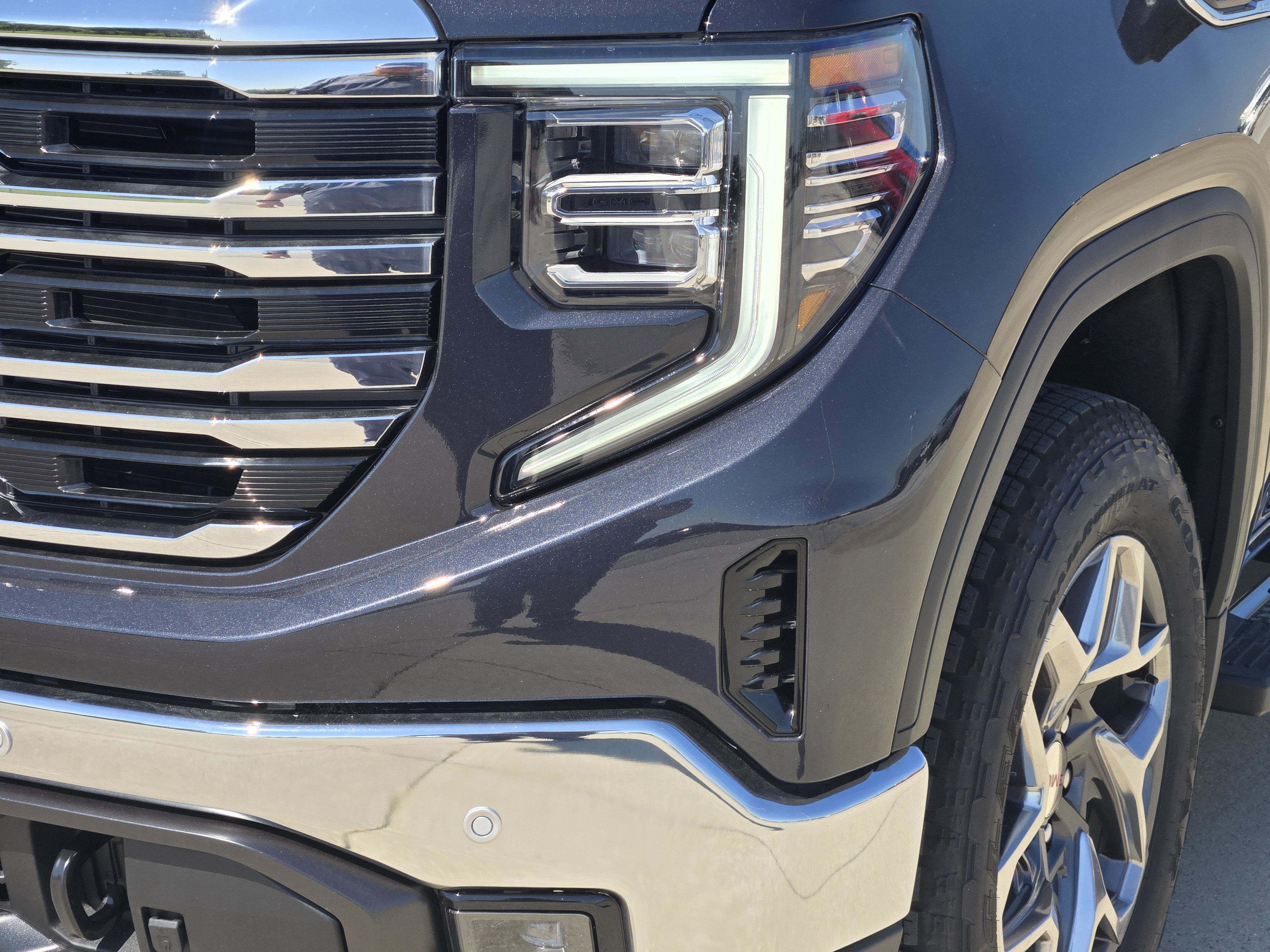 New 2026 GMC Sierra 1500 SLT image 6