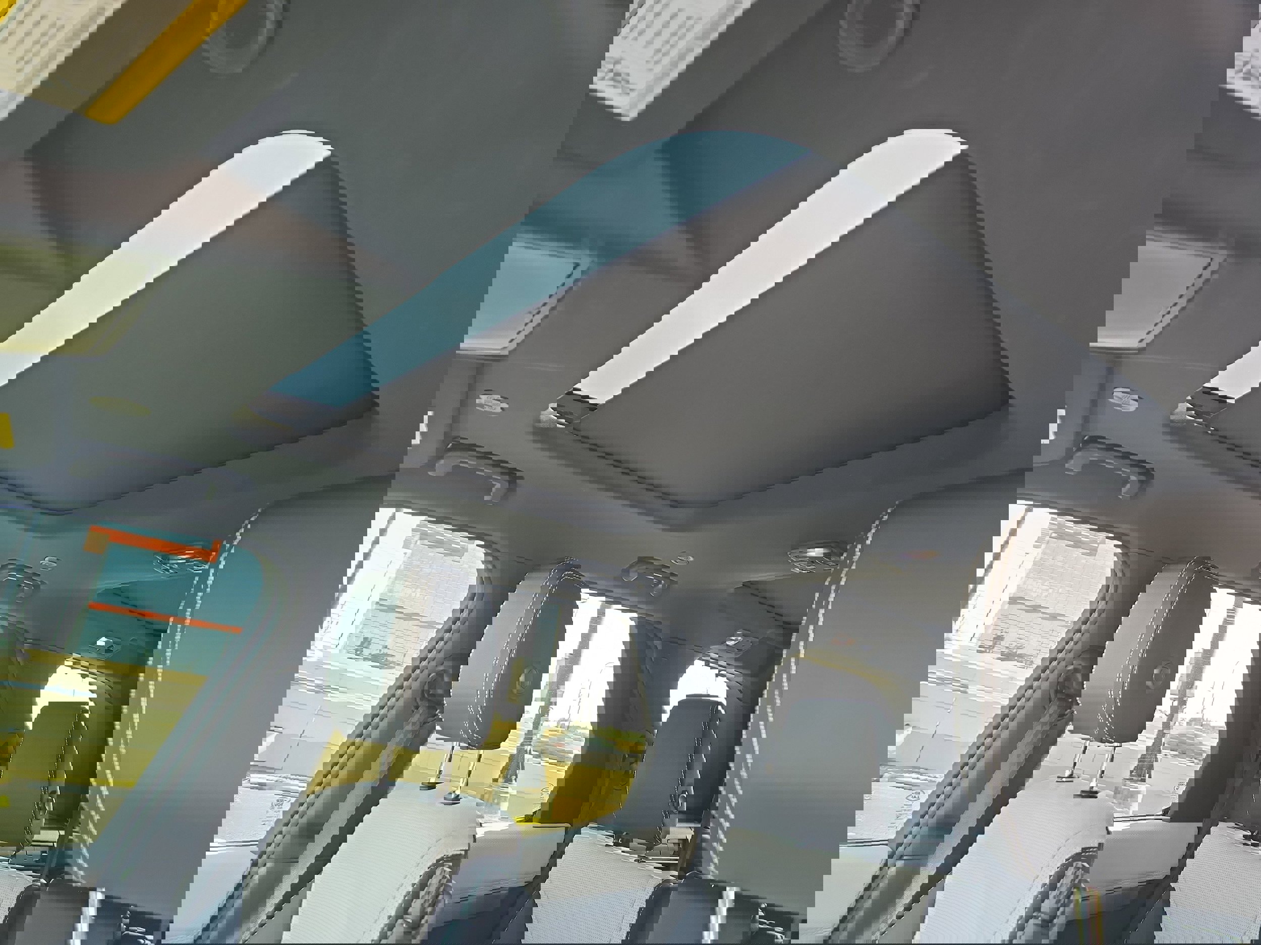 Used 2023 Land Rover Discovery S R-Dynamic image 28