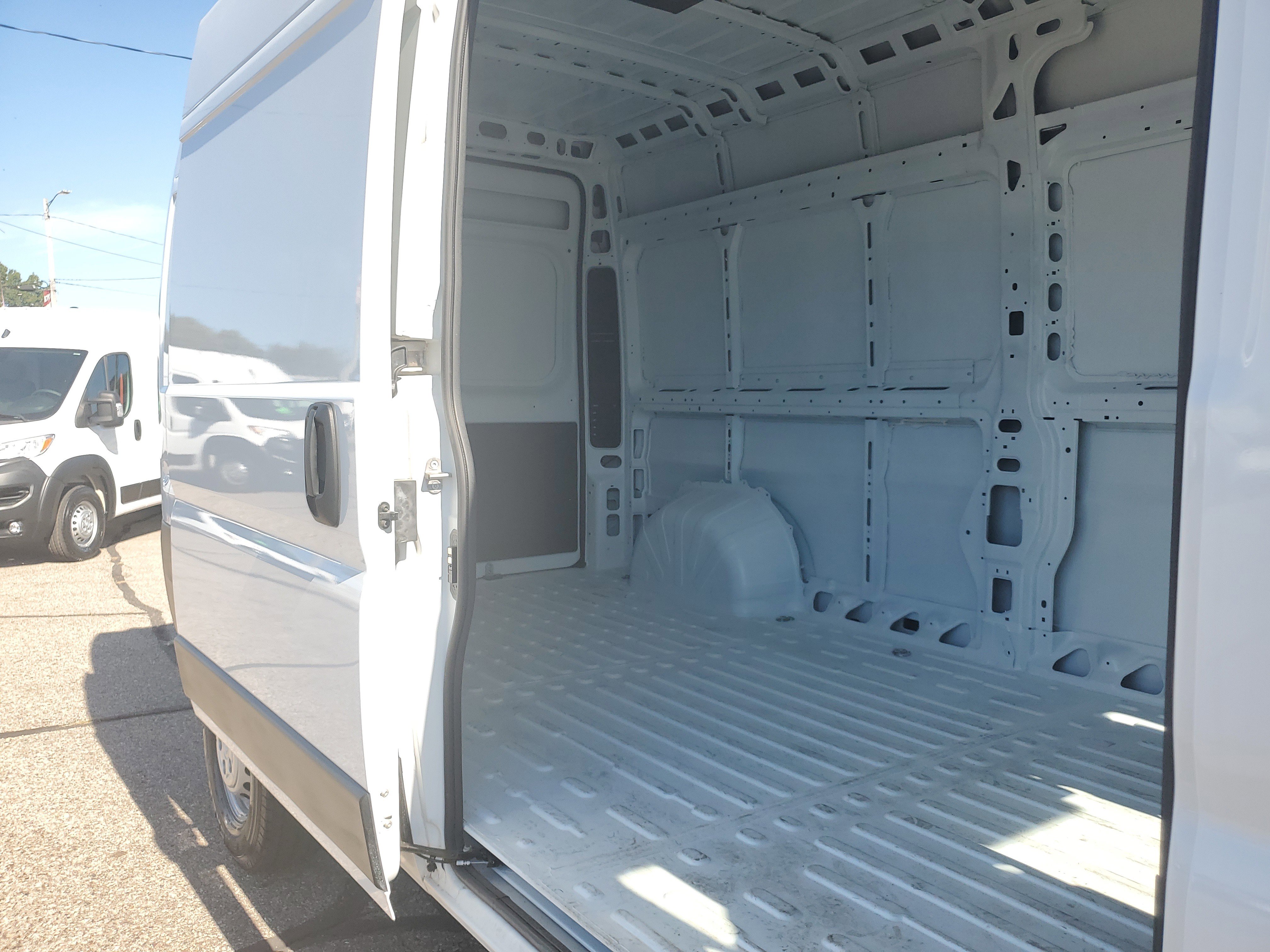 Used 2025 RAM ProMaster 2500 w/ Convenience Group image 23
